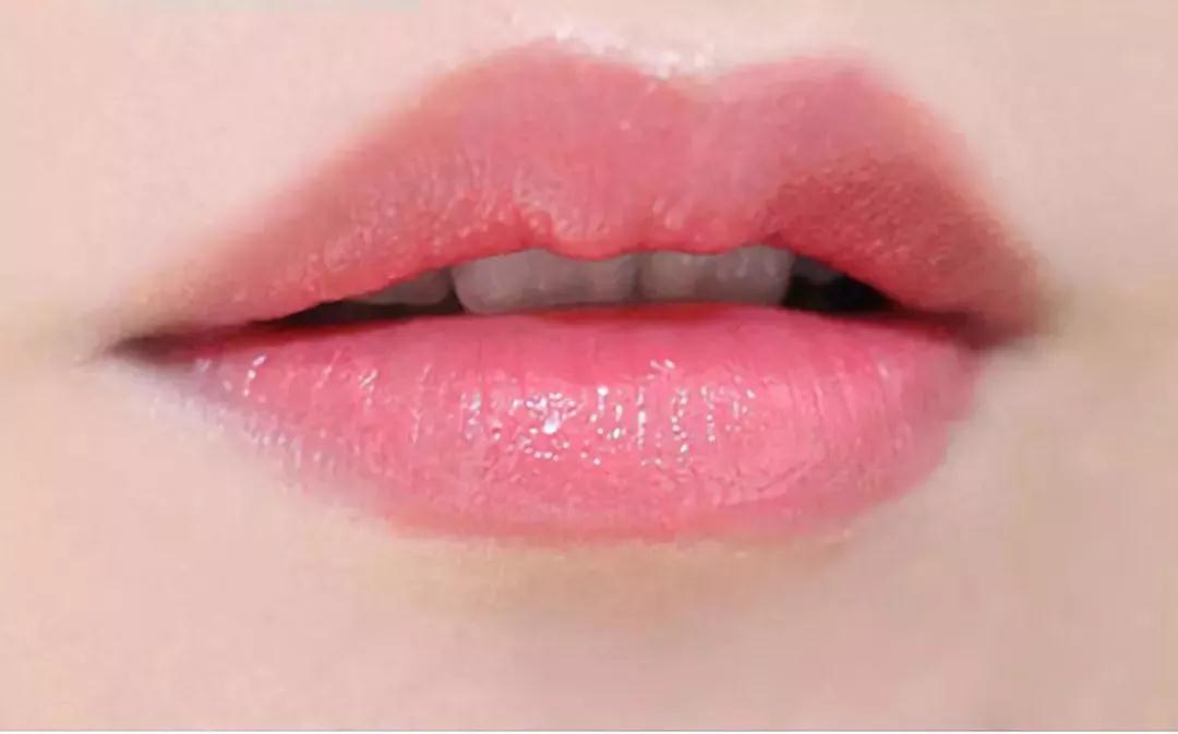 只要学会"缩小唇妆"画法,就能重新定义嘴唇形状啦,小仙女们赶紧学